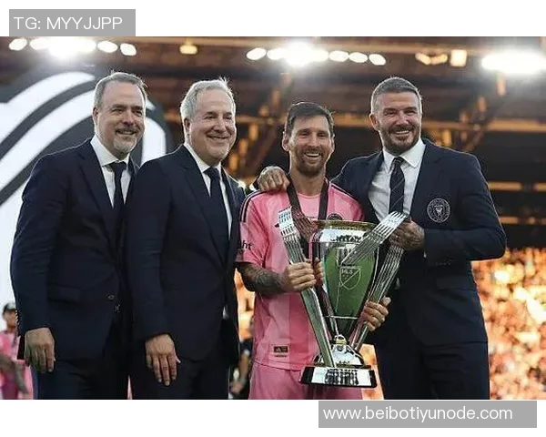 小贝与梅西合影留念为赛季画上完美句点难忘瞬间永存心间