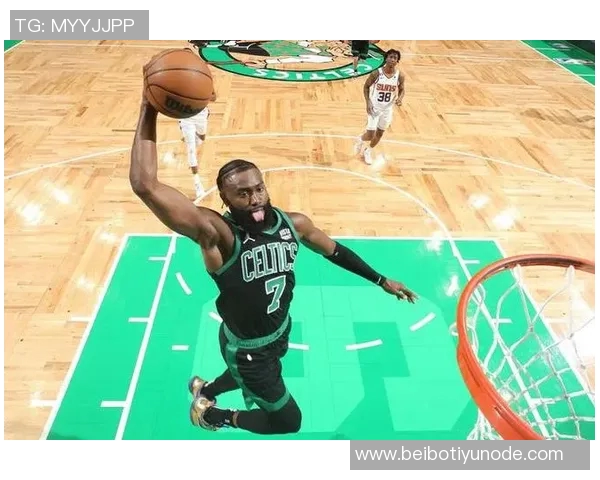 杰伦布朗表现稳定但未能带领球队获胜18投9中斩获25分6篮板4助攻 杰伦布朗表现稳定但未能带领球队获胜18投9中斩获25分6篮板4助攻